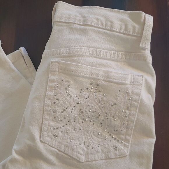 Very Nice Gloria Vanderbilt White Capris with All Around Slimming Effect Sz 4P - Picture 2 of 11